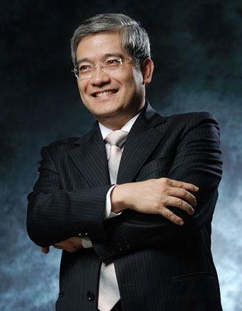 郎咸平照片,经济学界的“麻辣教授”